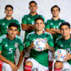 墨西哥国家男子足球队官方照片 - 绿色球衣的球员