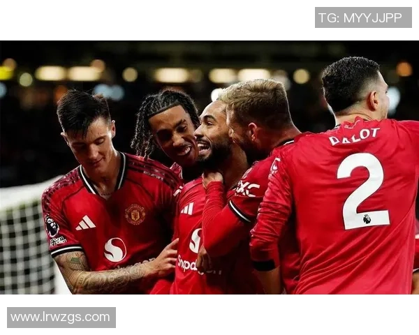 足总杯精彩对决曼联与多特蒙德战成平局争议判罚引发全场热议