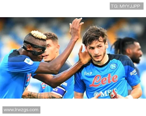 欧联杯精彩对决那不勒斯与利物浦握手言和引发全场热议